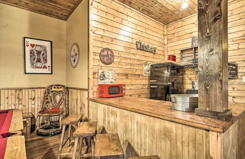 Tazewell Cabin | Lakefront Cabin, Sleeps 16, Dock, Fire Pit, Hot Tub
