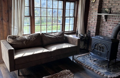Ringwood Apartment | Lakefront Cabin Style Oasis