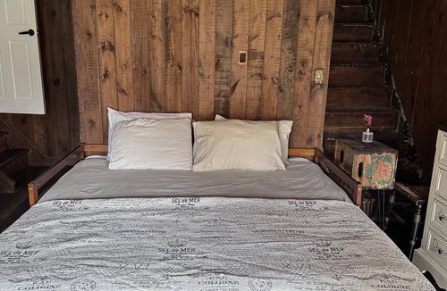 Ringwood Apartment | Lakefront Cabin Style Oasis