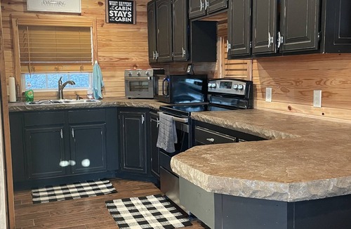 Fort Scott Cabin | Lakefront cabin tucked away in a private setting.