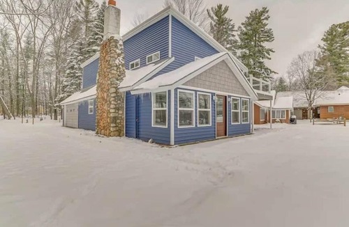 Gaylord House | Lakefront Cabin, Sleeps 14, Skiing, Snow trails, Fire Pit