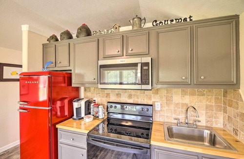 Woodville Cabin | Lakefront Cabin w/Access to 2 Paddleboats!