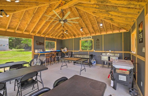 Woodville Cabin | Lakefront Cabin w/Access to 2 Paddleboats!