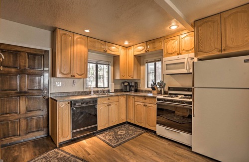 Tahoe Vista Cabin | Lakefront Cabin w/Beach Access: 8 Mi to Northstar