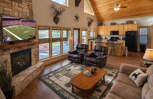 Shelbyville Cabin | Lakefront Cabin w/Private Pier & Firepit