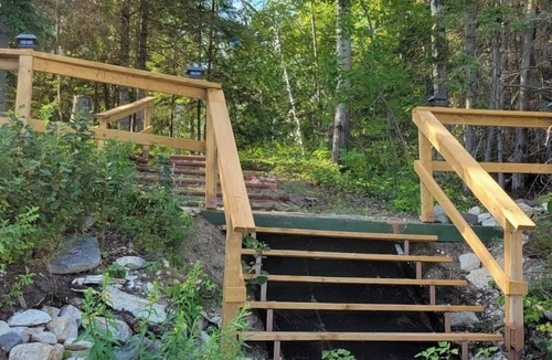 Hecla-Grindstone Provincial Park Cabin | Lakefront Cabin w/Private Beach, Deck, Veranda & Full Kitchen – Pet Friendly