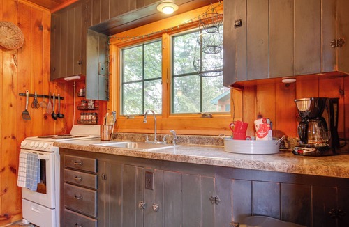 Minocqua Cabin | Lakefront Cabin w/Private Dock & Fire Pit!