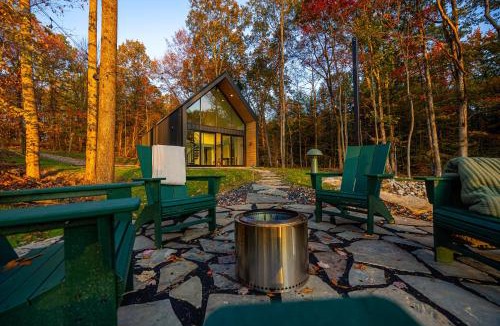Shoals House | Lakefront Cabin with Hot Tub, Cold Plunge, Sauna