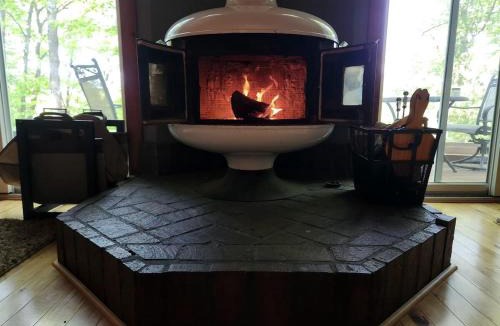 Comstock House | Lakefront Cabin with Loft and Bar