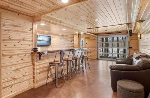 Comstock House | Lakefront Cabin with Loft and Bar