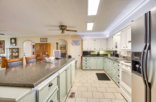 Longtown House | Lakefront Canadian Gem: Fire Pit, Decks & Grills