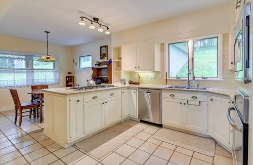 Canandaigua House | Lakefront Canandaigua Home w/Dock & Kayak!