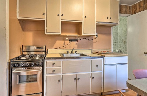 Ellenville Cabin | Lakefront Catskills Cabin w/ Shared Fire Pit