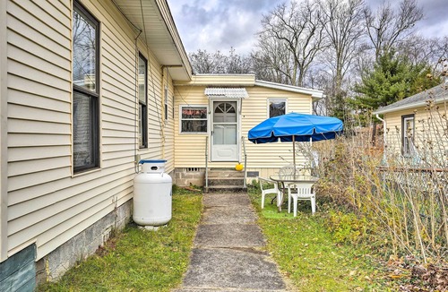 Ellenville Cabin | Lakefront Catskills Cabin w/ Shared Fire Pit