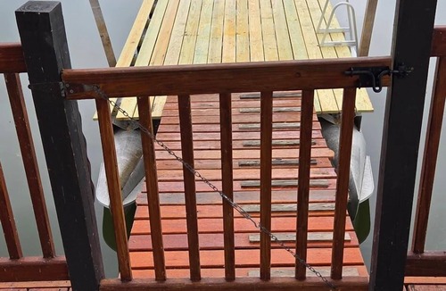 South Toledo Bend Cabin | Lakefront Cedar Cabin-South Toledo Bend-fishing pier,dock-covered parking-pets👌