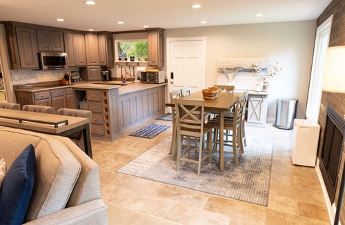 Rock Harbor House | Lakefront Cedar Cove Cottage on Norris Lake