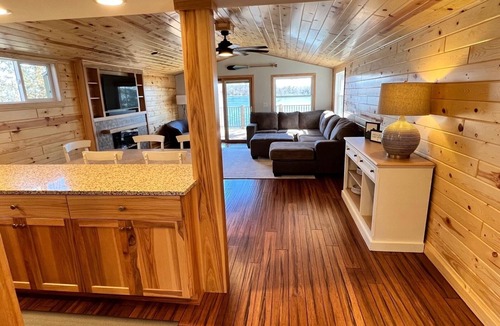 Annandale House | Lakefront Cedar Lake Cabin with Private Dock