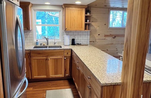Annandale House | Lakefront Cedar Lake Cabin with Private Dock