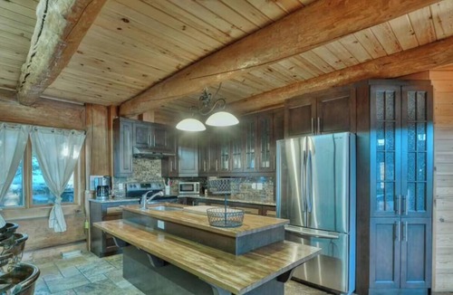 Wentworth-Nord Ski Chalet | Lakefront Chalet with Spa & Steam Room | Sleeps 12 | 1h from Montreal