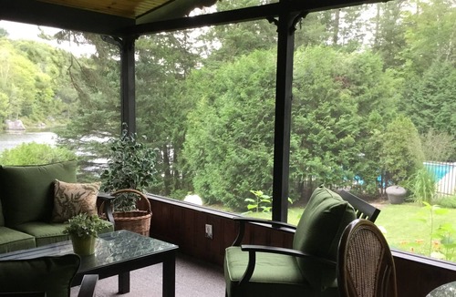 Morin Heights Ski Chalet | Lakefront Chalet Sanctuary