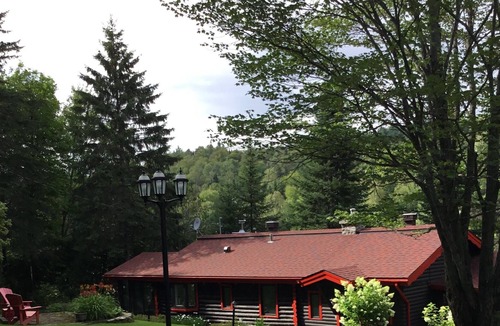 Morin Heights Ski Chalet | Lakefront Chalet Sanctuary