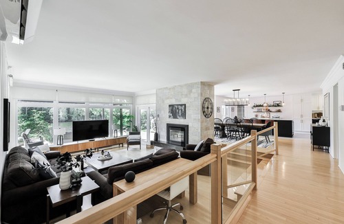 Rawdon House | LAKEFRONT CHALET/FAMILY HOME- beautiful water views, hot tub, outdoor activities