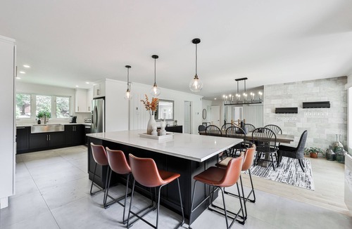 Rawdon House | LAKEFRONT CHALET/FAMILY HOME- beautiful water views, hot tub, outdoor activities