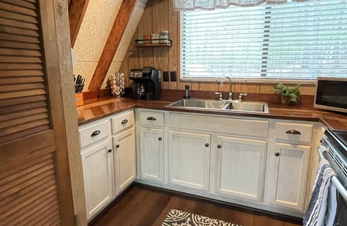 Innsbrook Ski Chalet | Lakefront Chalet; Hot Tub, Dock, Firepit, Boat, Kayaks, Beach, POOL, and WIFI!