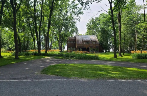 L'Ile-Bizard Ski Chalet | Lakefront Chalet in Montreal