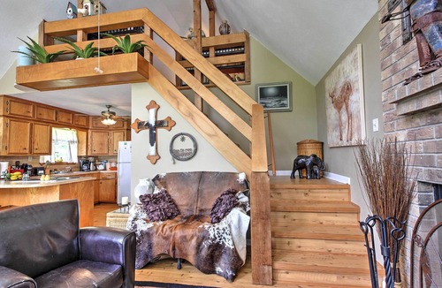 Votaw Ski Chalet | LAKEFRONT CHALET, LARGE YARD, GRILL, BEAUTIFUL VIEWS, ALL NEW APPLIANCES.