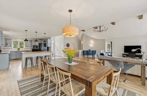 Cheneville Cottage | Lakefront Chalet on Lac-Simon with Sandy Beach, Sunsets & Fireplace