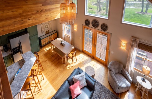 Treasure Lake Ski Chalet | Lakefront Chalet - Pet Friendly No Fee