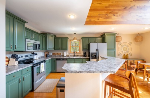 Treasure Lake Ski Chalet | Lakefront Chalet - Pet Friendly No Fee