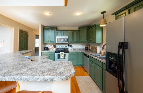 Treasure Lake Ski Chalet | Lakefront Chalet - Pet Friendly No Fee