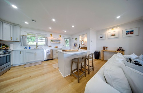 Stow Cottage | Lakefront Chautauqua Cottage Getaway