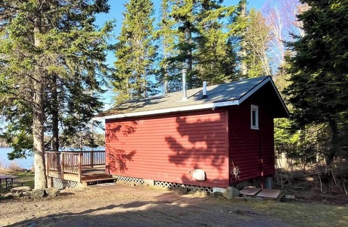 Grand Marais Cabin | Lakefront Chicago Bay Hideaway