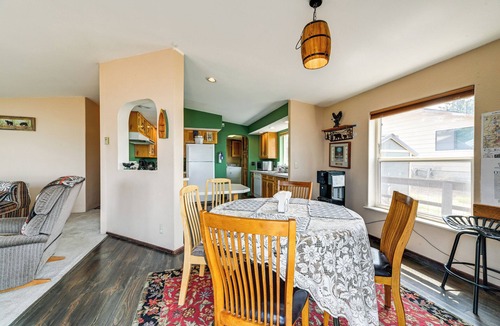 Chiloquin House | Lakefront Chiloquin Home w/Scenic Deck!