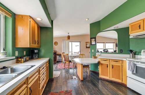 Chiloquin House | Lakefront Chiloquin Home w/Scenic Deck!