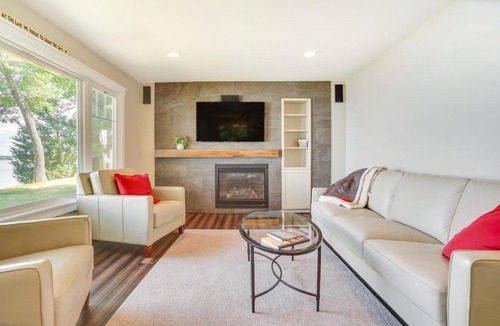 Lake Wissota House | Lakefront Chippewa Falls Haven with Private Deck!