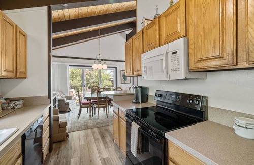 Lake Forest Villa | Lakefront Complex Townhouse - St. Francis #38