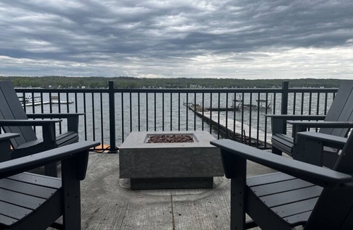 Geneseo Apartment | Lakefront Condo-Apartment D