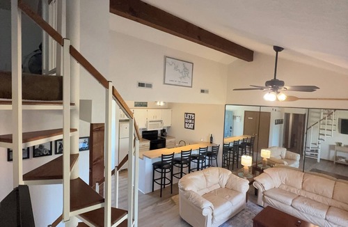 Lake of the Ozarks Condo | Lakefront Condo Balcony & Pool Near Margaritaville, Redheads Grill, Shorty Pants