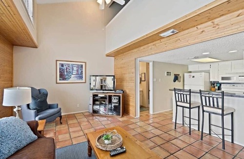 Briarcliff Condo | Lakefront Condo | Boat Slip+Pool+Hot tub