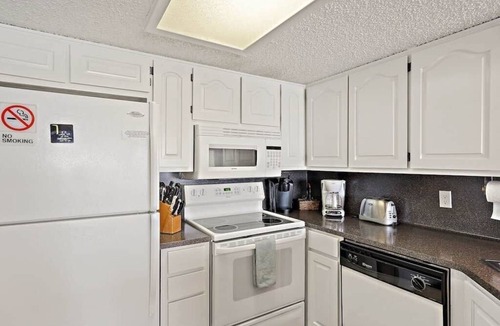 Briarcliff Condo | Lakefront Condo | Boat Slip+Pool+Hot tub