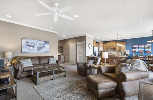 Hollister Condo | Lakefront condo! Close to Big Cedar, Thunder Ridge, SDC, and Branson. Pool!