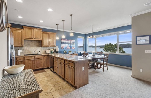 Hollister Condo | Lakefront condo! Close to Big Cedar, Thunder Ridge, SDC, and Branson. Pool!