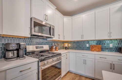 Greenwood Condo | Lakefront Condo l Lake Greenwood l Walk to Dining & Docks l Private Boat Slip