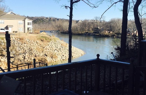 Branson Condo | Lakefront Condo on Beautiful Lake Taneycomo with Amenities!