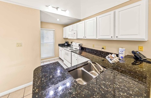 Fairfield Harbour Apartment | Lakefront Condo with Pools, Gym & Hot Tub!