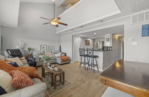 Briarcliff Condo | Lakefront Condo with loft, two decks & amazing views of Lake Travis